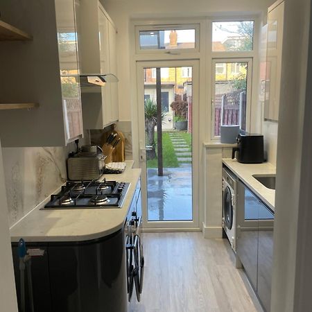 Modern Home With Driveway Parking For 2 Vehicles, Near Tottenham Hotspur Stadium, White Hart Lane Train Station Лондон Экстерьер фото