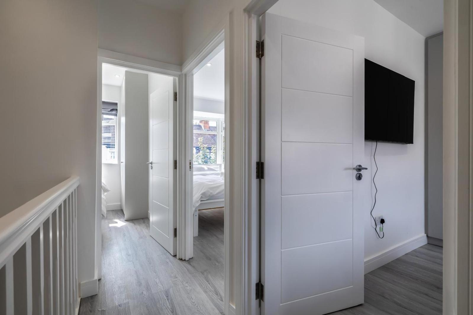 Modern Home With Driveway Parking For 2 Vehicles, Near Tottenham Hotspur Stadium, White Hart Lane Train Station Лондон Экстерьер фото