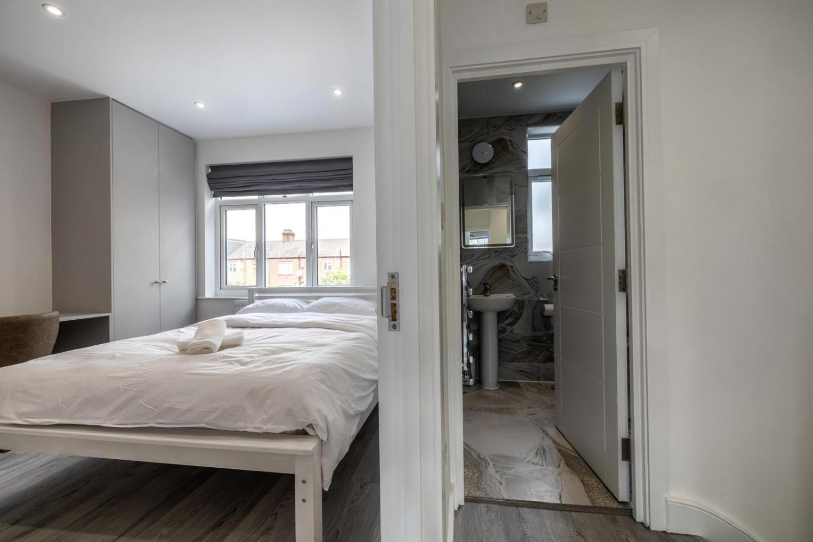 Modern Home With Driveway Parking For 2 Vehicles, Near Tottenham Hotspur Stadium, White Hart Lane Train Station Лондон Экстерьер фото