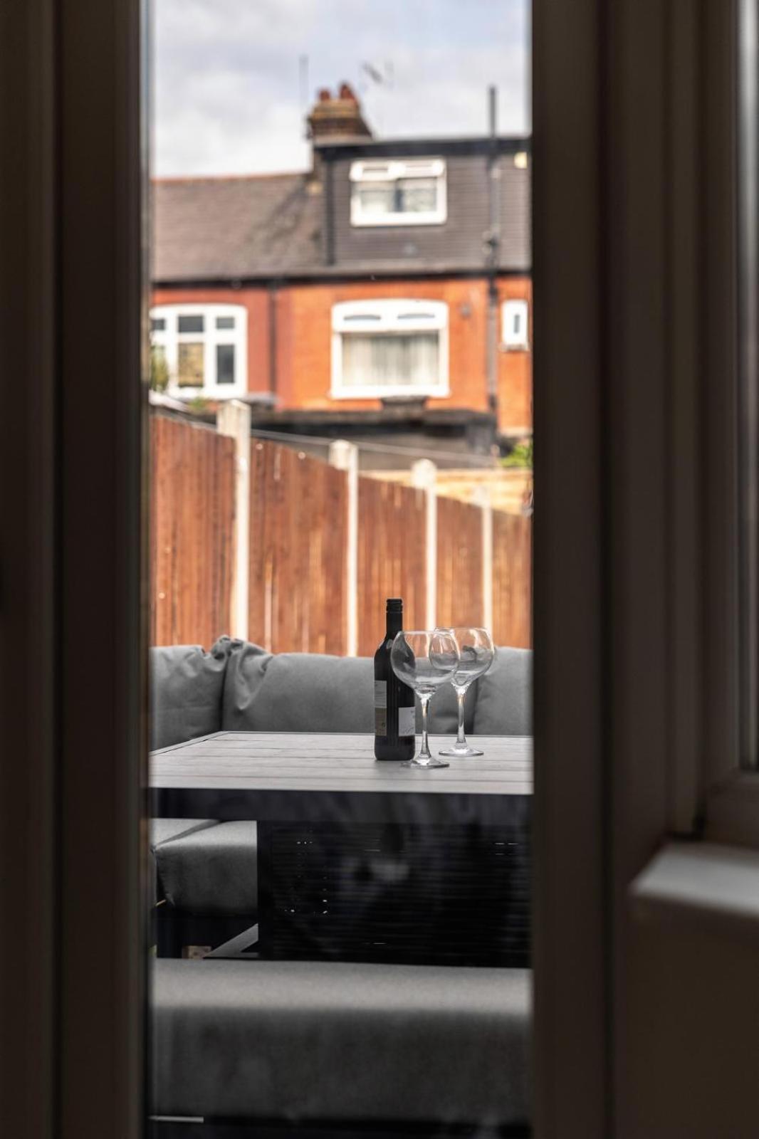 Modern Home With Driveway Parking For 2 Vehicles, Near Tottenham Hotspur Stadium, White Hart Lane Train Station Лондон Экстерьер фото